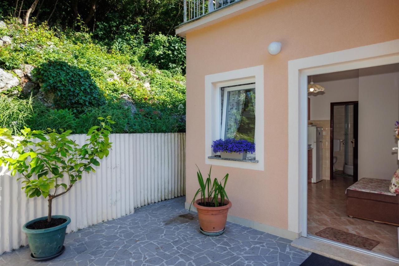 Apartment Studio Close To Sea Krk Town Exterior foto
