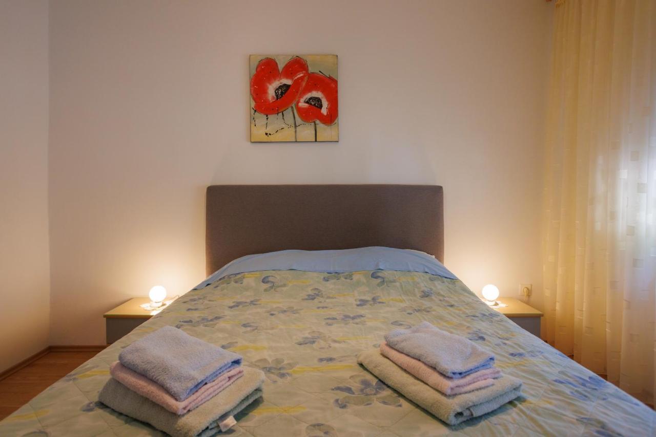 Apartment Studio Close To Sea Krk Town Exterior foto
