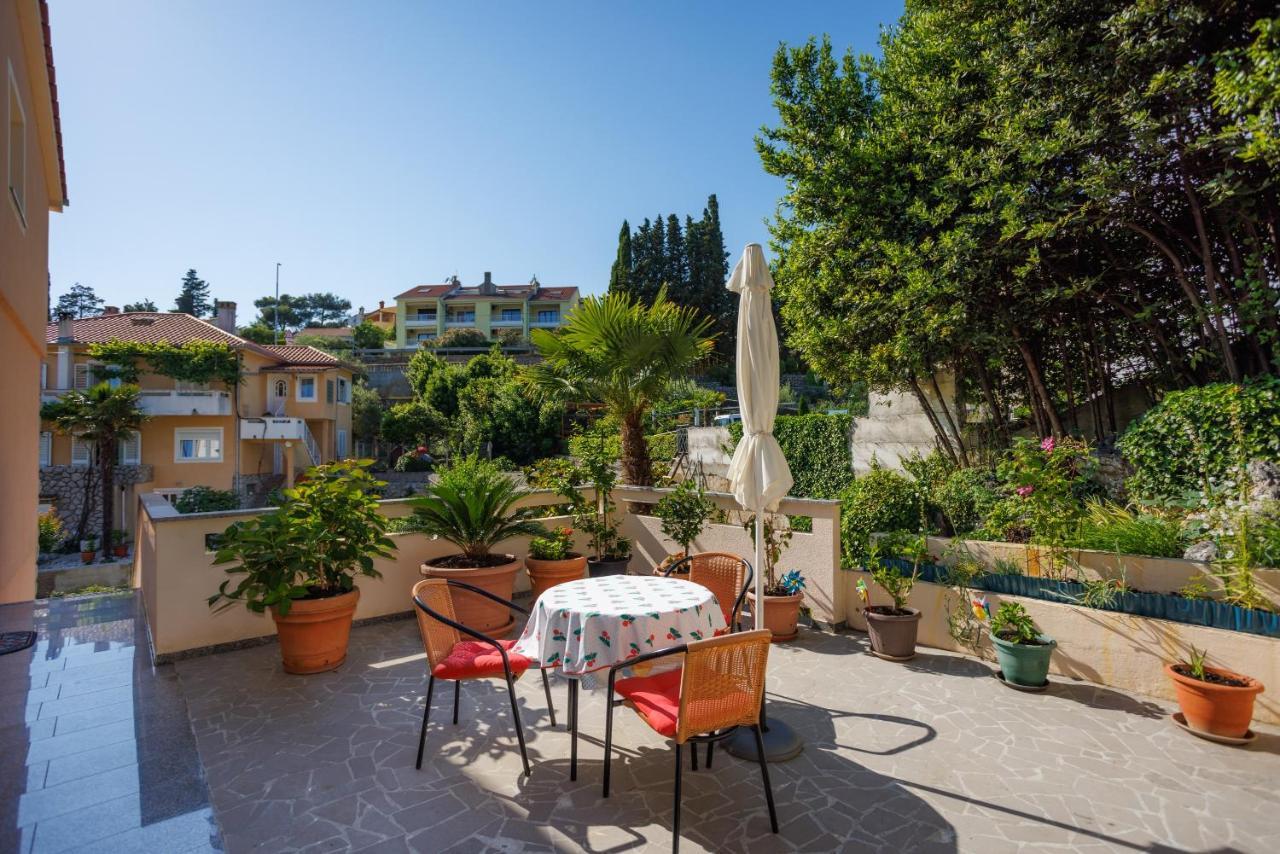 Apartment Studio Close To Sea Krk Town Exterior foto