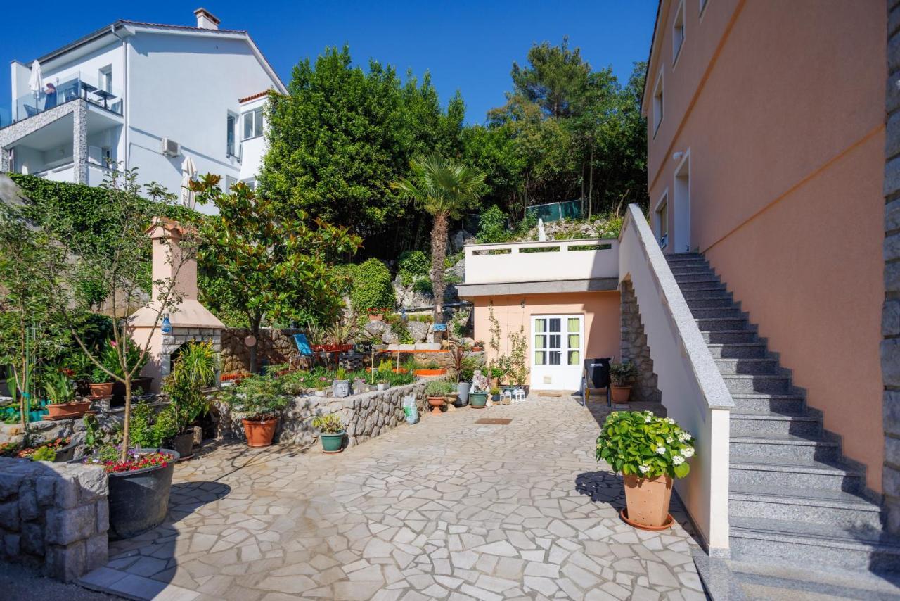 Apartment Studio Close To Sea Krk Town Exterior foto