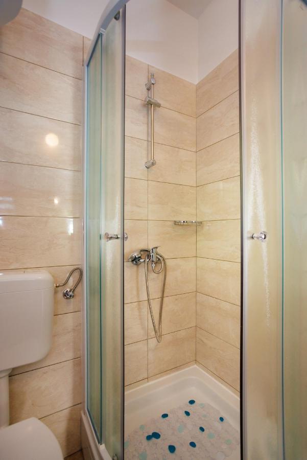 Apartment Studio Close To Sea Krk Town Exterior foto